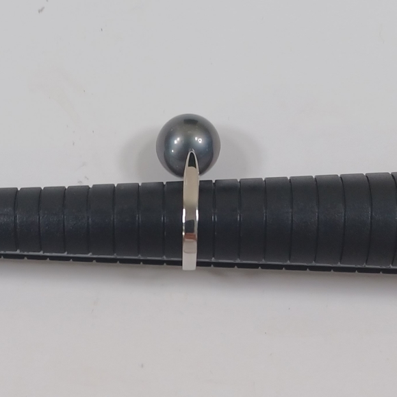 Authentic  Black Pearl Ring with 14K white gold Size: 6.5 12.5mm - Picture 4 of 7